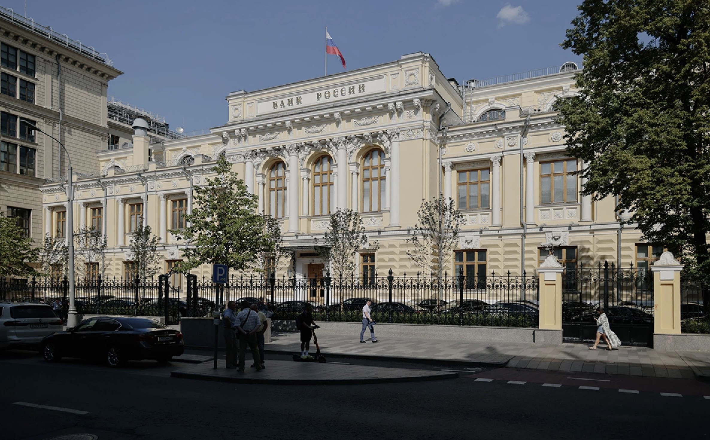 ЦБ снизил ключевую ставку до 17%: что будет с ипотекой и ценами на жильё